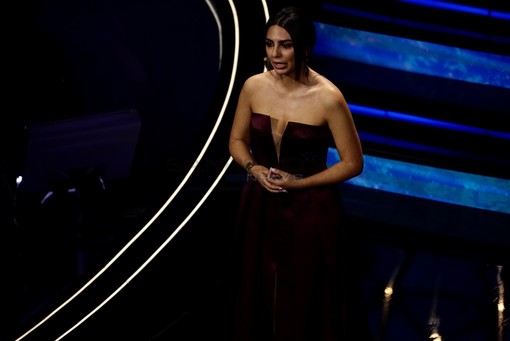 Pegah Moshir Pour e Drusilla Foer sul palco dell'Ariston "per la libertà" di espressione in Iran Pegah Moshir Pour e Drusilla Foer sul palco dell'Ariston "per la libertà" di espressione in Iran