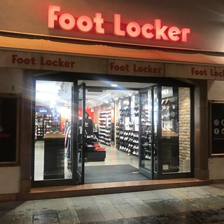 Il negozio Foot Locker in via Matteotti