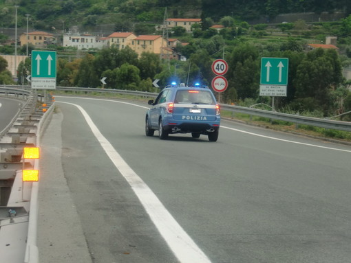 A10 riaperta con scambio di carreggiata tra Pietra e Finale a causa dello sversamento di gasolio avvenuto questa mattina