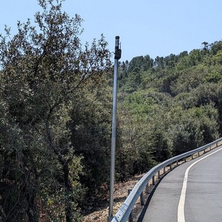 Taggia: stop agli abbandoni dai cassonetti nella zona di Beuzi, posizionate le fototrappole per colpire i 'furbetti' (Foto)