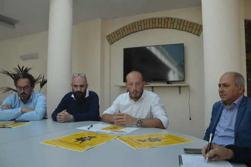 Ventimiglia: al via la prima edizione della Festa del Corsaro Nero, Pirati in piazza Ventimiglia: al via la prima edizione della Festa del Corsaro Nero, Pirati in piazza