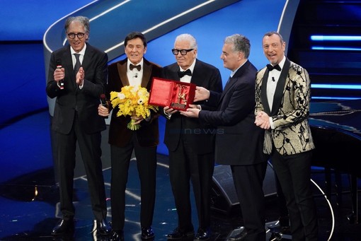 Festival di Sanremo: il Sindaco Biancheri coinvolto da Morandi in una diretta social prima di salire sul palco (Video)