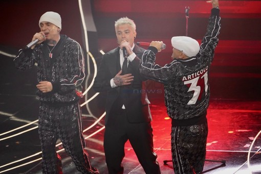 Festival di Sanremo: Articolo 31 e Fedez al Premier "Legalizzala!", arriva il secco 'No' dei PapaBoys