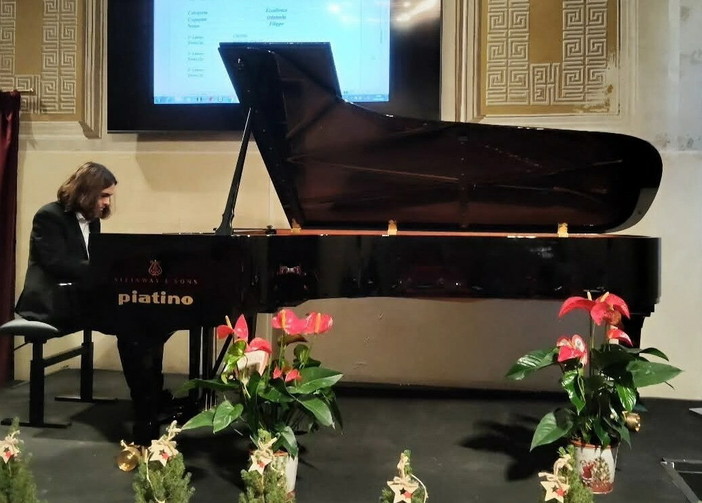 Albenga, il talento di Filippo Odobashi inaugura Fior d’Albenga con un concerto in Piazza dei Leoni