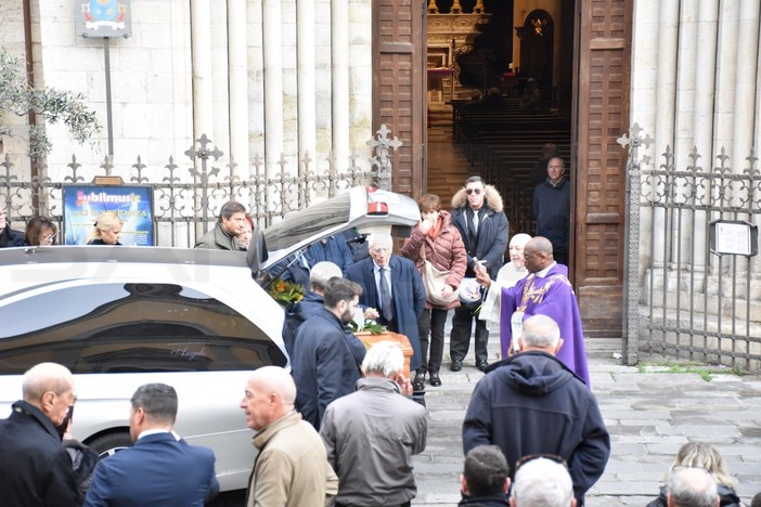 Sanremo: Comune, Provincia, tanti amici e parenti per l'ultimo saluto a Paolo Leuzzi (Foto) Sanremo: Comune, Provincia, tanti amici e parenti per l'ultimo saluto a Paolo Leuzzi (Foto)