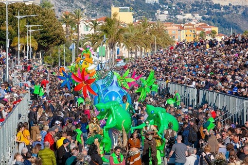 Mentone: ancora un 'mare' di pubblico domenica scorsa per la sfilata della 'Fete du Citron' (Foto)
