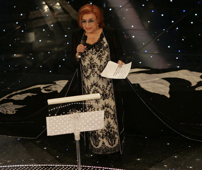 La scomparsa di Nilla Pizzi, Andrea Gandolfo la ricorda nel suo libro sul festival