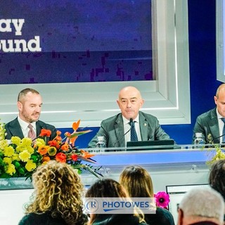 Festival di Sanremo... una storia infinita: la Rai diffida il Comune "Non può concedere i marchi ad altre emittenti" Festival di Sanremo... una storia infinita: la Rai diffida il Comune "Non può concedere i marchi ad altre emittenti"