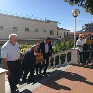 Vallecrosia: in 500 oggi pomeriggio a Maria Ausiliatrice per l'ultimo saluto al Dottor Giovanni Palumbo (Foto e Video)