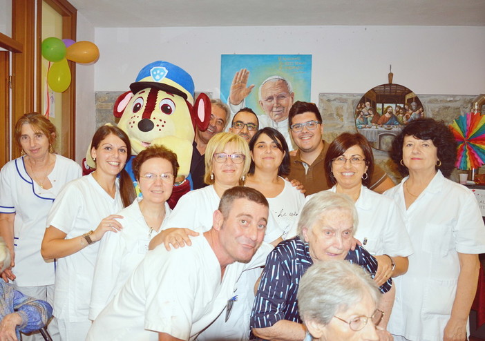 Apricale: grande successo ieri per la 'Festa dei Nonni' alla casa di riposo 'Anselmo Pisano'