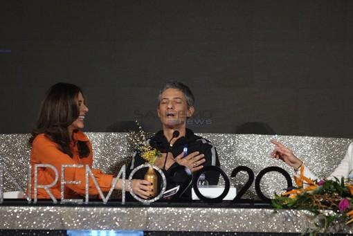 Fiorello in sala stampa (Foto Duilio Rizzo) Fiorello in sala stampa (Foto Duilio Rizzo)