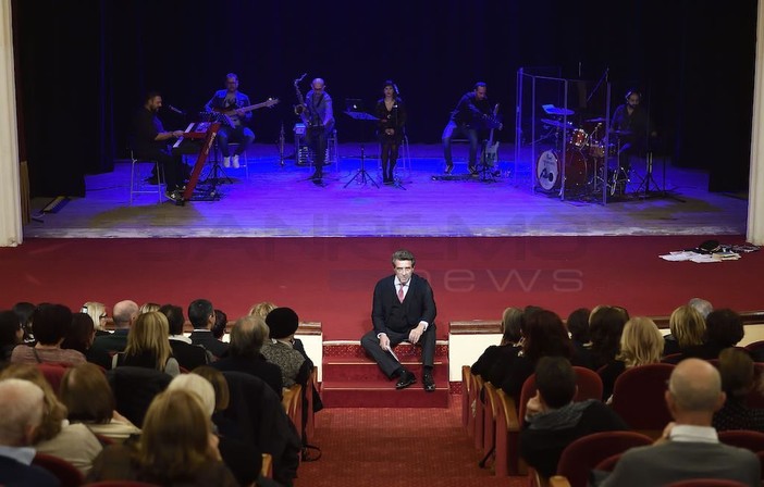 Sanremo: la 'Macchina della Felicità' di Flavio Insinna conquista ed emoziona il pubblico del Casinò (Foto)