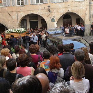 Taggia: commozione ai funerali di Carmine Brusco, deceduto a Sampierdarena per le ustioni