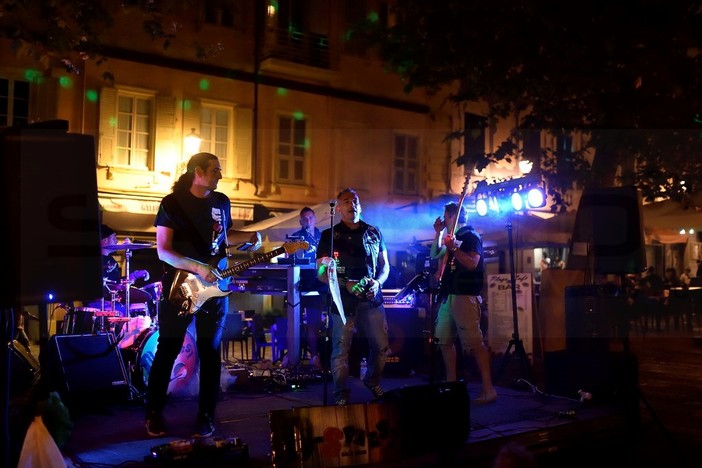 Sanremo: 'Festa della Musica', nonostante i denigratori sui social da Confcommercio c'è grande soddisfazione Sanremo: 'Festa della Musica', nonostante i denigratori sui social da Confcommercio c'è grande soddisfazione