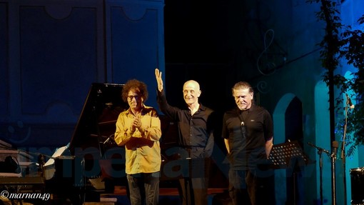 Cervo: il Trio Servillo Girotto Mangalavite con “Parientes” ieri al Festival di Musica da Camera (Foto) Cervo: il Trio Servillo Girotto Mangalavite con “Parientes” ieri al Festival di Musica da Camera (Foto)