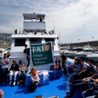 Il Fondo Ambiente italiano, la scuola media 'Biancheri' ed il Liceo Aprosio di Ventimiglia insieme per la conoscenza e la tutela dei cetacei Il Fondo Ambiente italiano, la scuola media 'Biancheri' ed il Liceo Aprosio di Ventimiglia insieme per la conoscenza e la tutela dei cetacei