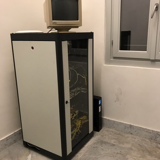 Il rack con l'arrivo della fibra ottica nel museo