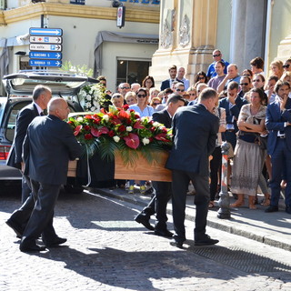 Sanremo: centinaia di persone e tutti gli avvocati del Foro al funerale di Fabrizio Spigarelli Sanremo: centinaia di persone e tutti gli avvocati del Foro al funerale di Fabrizio Spigarelli