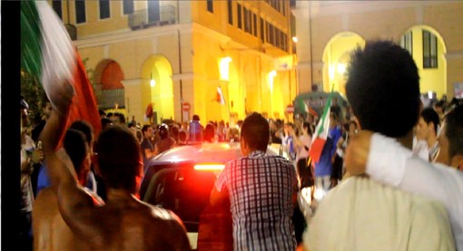 Imperia: domani sera l'RT sospende le corse per timore di disordini. La Questura: "non ci risultano disordini, giovedì solo persone festose" Imperia: domani sera l'RT sospende le corse per timore di disordini. La Questura: "non ci risultano disordini, giovedì solo persone festose"