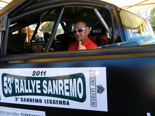 Bordighera: 'Rally Terapia', Franco Borgogno in auto con i ragazzi della Spes sul lungomare, probabile la partecipazione di Alex Zanardi