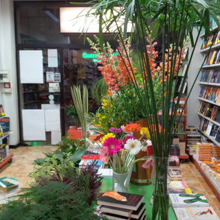 Fiori e letteratura: il 21 marzo appuntamento alla Libreria Mondadori di Bordighera