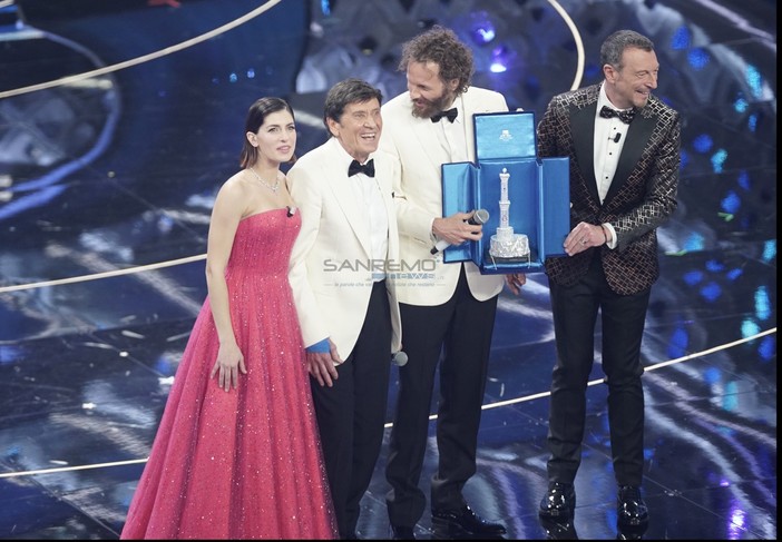 Festival 2022: ecco la giornata di Gianni Morandi e Jovanotti fino alla vittoria nella serata delle cover (Video)