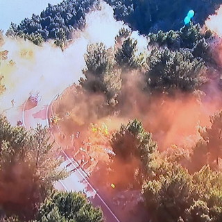 Incendio sul Capo Berta durante il passaggio della 110a edizione della Milano-Sanremo: identificati e denunciati gli autori Incendio sul Capo Berta durante il passaggio della 110a edizione della Milano-Sanremo: identificati e denunciati gli autori