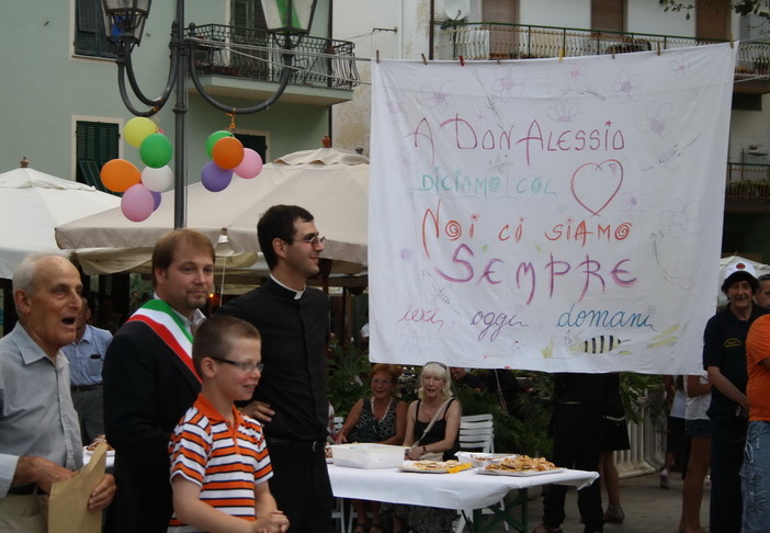 Dolceacqua: festa 'a sorpresa' per il nuovo Parroco, Don Alessio Dolceacqua: festa 'a sorpresa' per il nuovo Parroco, Don Alessio