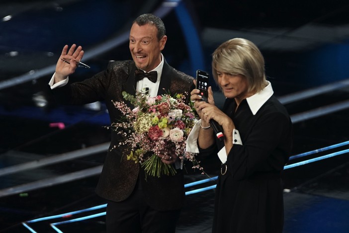 Festival di Sanremo senza pubblico: secondo Rockol Amadeus potrebbe defilarsi dalla carica di conduttore Festival di Sanremo senza pubblico: secondo Rockol Amadeus potrebbe defilarsi dalla carica di conduttore