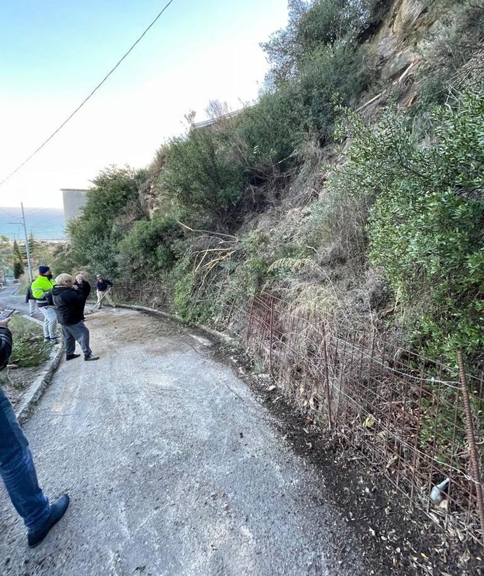 Le immagini della strada ripulita Le immagini della strada ripulita