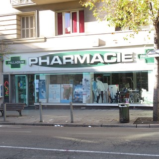 Una farmacia di Nizza Una farmacia di Nizza