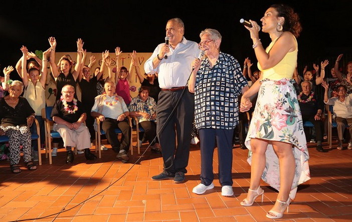Vallecrosia: alla Casa di Riposo 'Rachele' in scena il 'Festival dei Fiori' con gli ospiti (Foto)