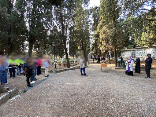 Taggia: il Vescovo ha celebrato le esequie di Eliana Crema: "Ero lì al momento dell'incendio, le ho dato l'assoluzione" Taggia: il Vescovo ha celebrato le esequie di Eliana Crema: "Ero lì al momento dell'incendio, le ho dato l'assoluzione"