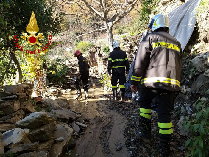 Rezzo: continua a muoversi la frana a Cenova, dopo il movimento di ieri oggi sarà svuotato il serbatoio del gas (Foto e Video) Rezzo: continua a muoversi la frana a Cenova, dopo il movimento di ieri oggi sarà svuotato il serbatoio del gas (Foto e Video)