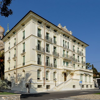 Sanremo: la storica proprietà riprende la gestione dell’Hotel de Paris, apertura fissata per il prossimo 3 febbraio Sanremo: la storica proprietà riprende la gestione dell’Hotel de Paris, apertura fissata per il prossimo 3 febbraio