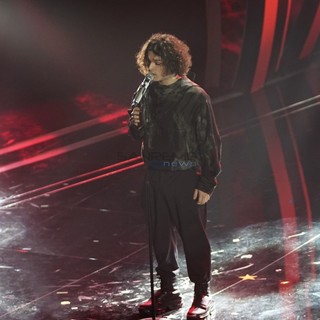Festival di Sanremo, stasera il vincitore delle Nuove Proposte. Superospite Ghali, poi la prima classifica dei Big