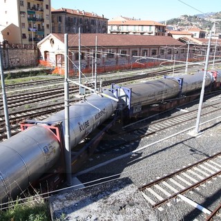 Ventimiglia: ferrocisterna deragliata ieri alla stazione, la Procura apre un'inchiesta per disastro colposo