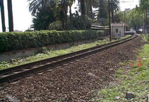 Ventimiglia: lettore "Le traversine ex ferrovia di Largo Torino sono purificate?" Ventimiglia: lettore "Le traversine ex ferrovia di Largo Torino sono purificate?"