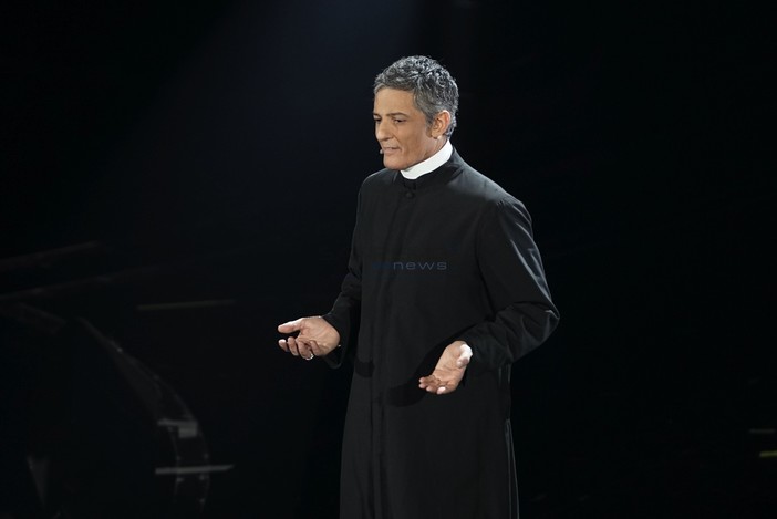 70° Festival di Sanremo: presunto scontro tra Fiorello e Tiziano Ferro, Amadeus smorza le polemiche “Il problema non è mai esistito, è stata una battuta infelice”