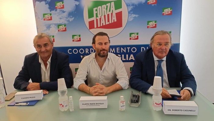 Forza Italia, l'onorevole Cassinelli e il consigliere regionale Muzio: "Ventimiglia nel completo abbandono, necessario l'intervento dello Stato" (Foto e video) Forza Italia, l'onorevole Cassinelli e il consigliere regionale Muzio: "Ventimiglia nel completo abbandono, necessario l'intervento dello Stato" (Foto e video)