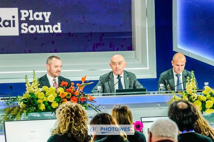 Festival di Sanremo... una storia infinita: la Rai diffida il Comune "Non può concedere i marchi ad altre emittenti" Festival di Sanremo... una storia infinita: la Rai diffida il Comune "Non può concedere i marchi ad altre emittenti"