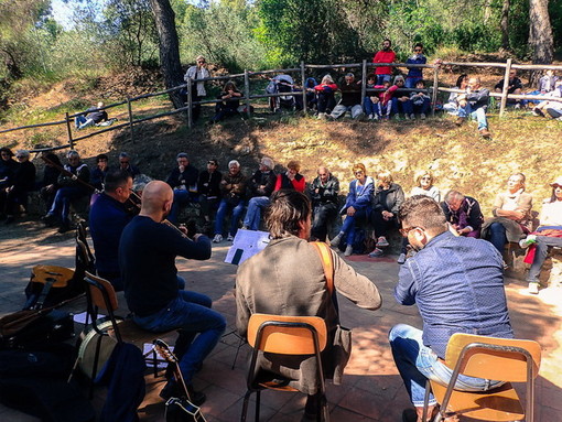 Cervo: il locale Partito Democratico dona il soldi della 'Festa del Ciapà' ai volontari della Protezione Civile Cervo: il locale Partito Democratico dona il soldi della 'Festa del Ciapà' ai volontari della Protezione Civile