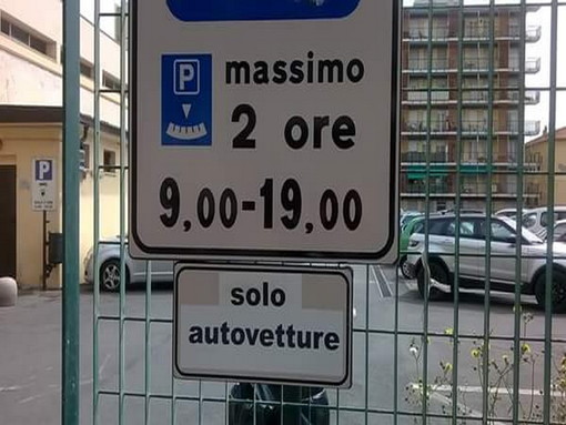 Ventimiglia: il no ai furgoni nel parcheggio dell’ex Gil da oggi espresso a chiare lettere