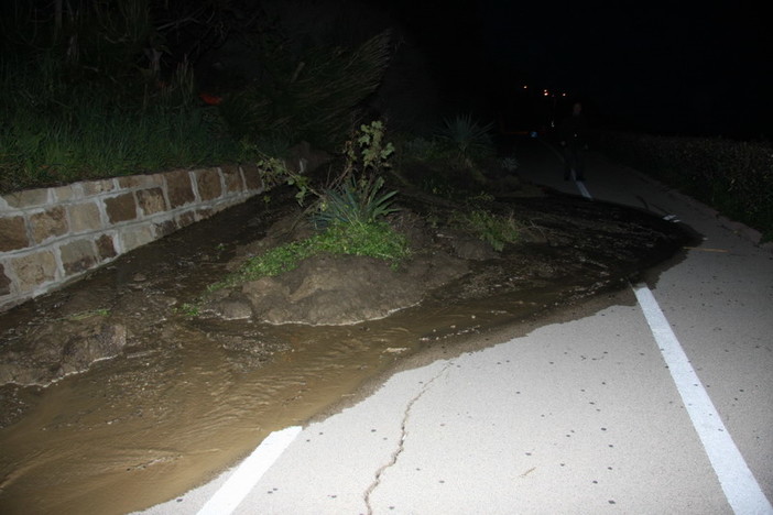 Castellaro: alcune frane sulla strada che porta al paese ed in regione San Michele Castellaro: alcune frane sulla strada che porta al paese ed in regione San Michele