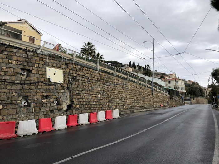 Il muro di contenimento di via Duca d'Aosta