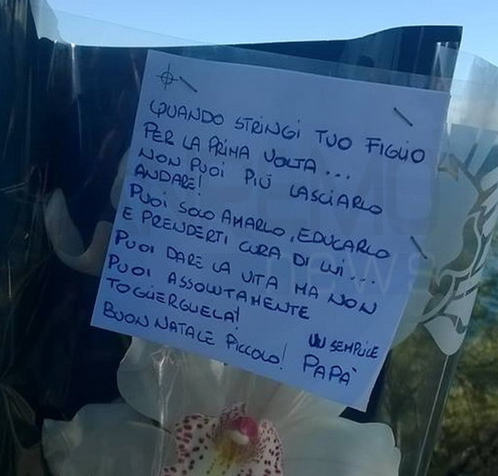 Sanremo: un'orchidea per il piccolo Semyon che non c'è più, l'ha lasciata 'Un semplice papà' Sanremo: un'orchidea per il piccolo Semyon che non c'è più, l'ha lasciata 'Un semplice papà'