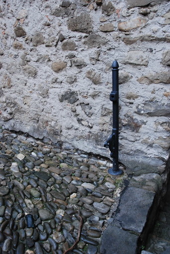 Sanremo: nel centro storico ora vengono rubati anche i cassonetti 'getta carta', furto scoperto alle 'Rive di San Giuseppe'