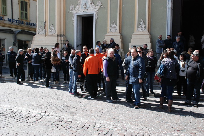 Sanremo: tanta gente per l'ultimo saluto a Claudio Ozenda, morto domenica scorsa