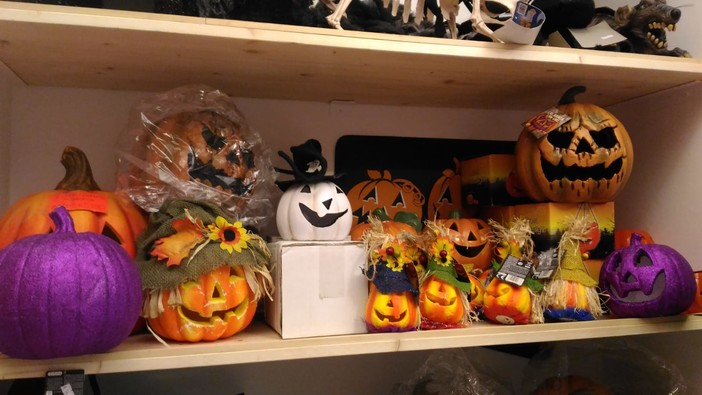 Halloween 2018: da Festiamo costumi, trucchi e travestimenti per tutte le età con le principali novità di quest'anno Halloween 2018: da Festiamo costumi, trucchi e travestimenti per tutte le età con le principali novità di quest'anno