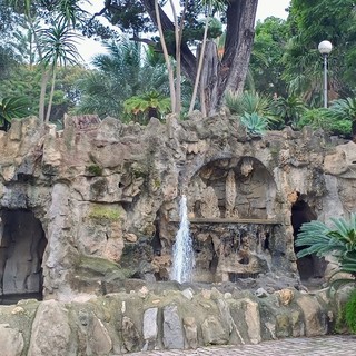 Sanremo: ripristinata dopo tanti anni la fontana di 'Villa del Sole', i ringraziamenti di un lettore (Foto) Sanremo: ripristinata dopo tanti anni la fontana di 'Villa del Sole', i ringraziamenti di un lettore (Foto)